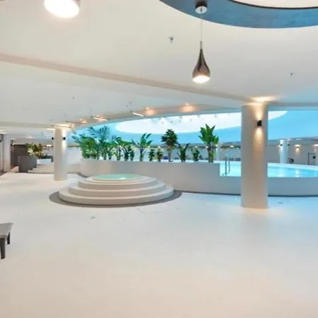 公寓 Hanza Tower Sunny 22 & Pool & Sauna & Jacuzzi